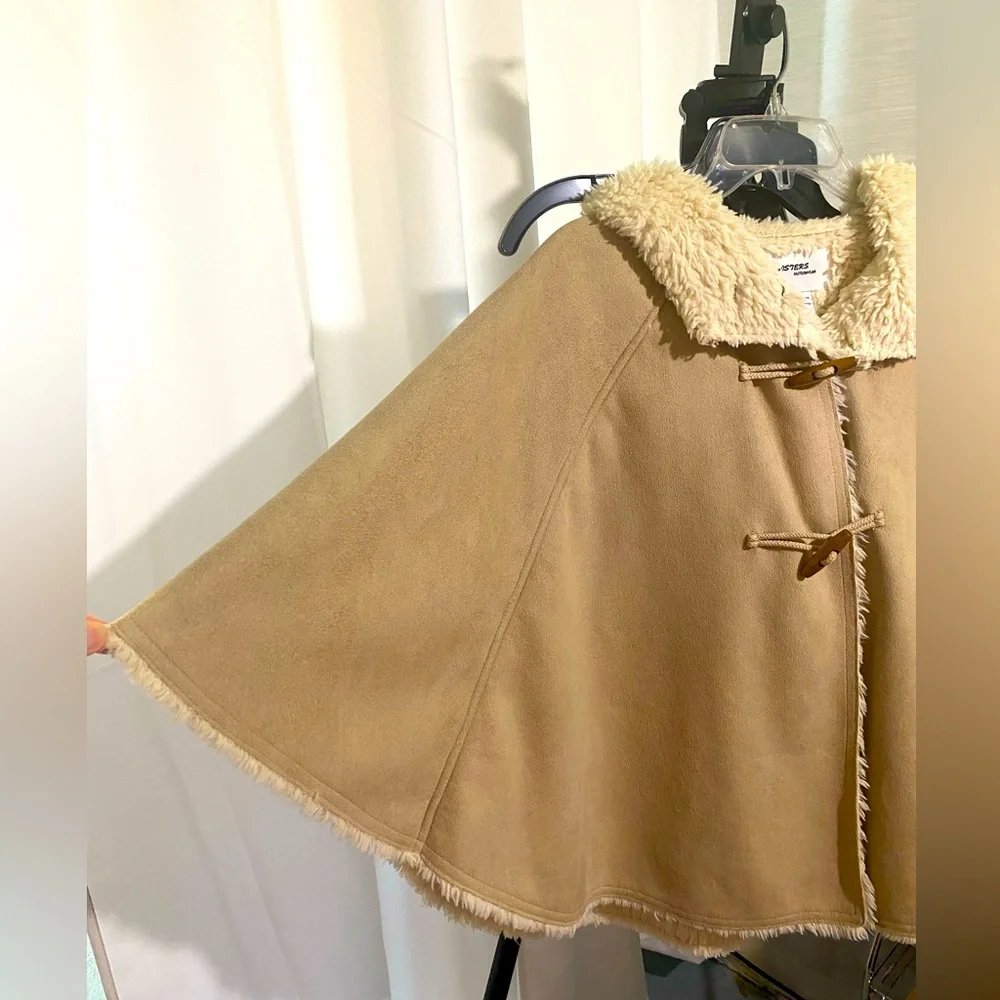 COAT/ CAPE- Sister’s outerwear Brand faux suede.  size L - Picture 4 of 7
